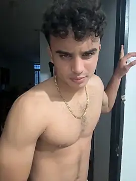 Snapshot of Mentriplex chatting on 10/22/25, 03:40 Mentriplex online show from 10/22/25, 03:40