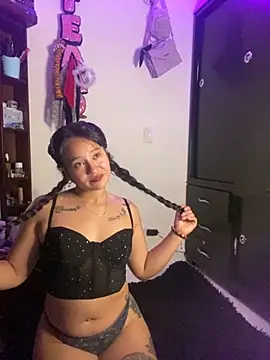 Snapshot of iam_valery chatting on 10/30/25, 07:36 iam valery online show from 10/30/25, 07:36