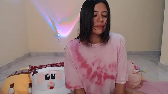 Snapshot of _maiahairy_ chatting on 12/14/24, 12:11 maiahairy online show from 12/14/24, 12:11