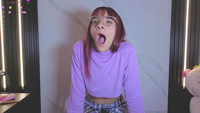 Scarlet Red  online show from 02/13/26, 12:34