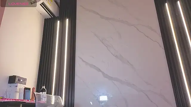 Scarlet Red  online show from 02/15/26, 12:36