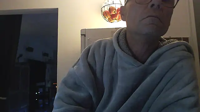 Snapshot of Nomi1612 chatting on 11/21/25, 08:18 Nomi1612 online show from 11/21/25, 08:18