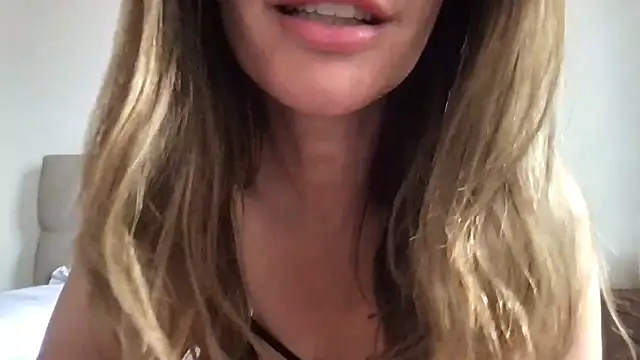 paolajonez online show from 12/30/24, 03:24