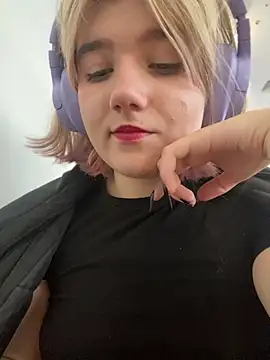 Snapshot of Baby__Naughty chatting on 12/20/24, 12:27 Baby Naughty online show from 12/20/24, 12:27