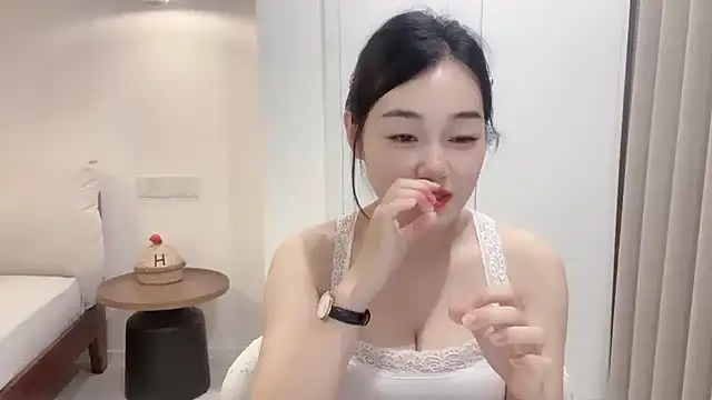 Snapshot of cloud8822 chatting on 06/17/26, 01:56 cloud8822 online show from 06/17/26, 01:56