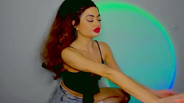 Snapshot of aishahottie chatting on 12/12/24, 05:52 aishahottie online show from 12/12/24, 05:52