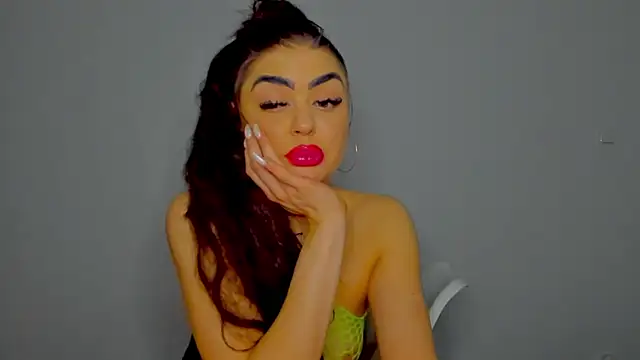 Snapshot of aishahottie chatting on 01/04/25, 03:18 aishahottie online show from 01/04/25, 03:18