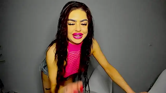 Snapshot of aishahottie chatting on 02/26/25, 02:37 aishahottie online show from 02/26/25, 02:37