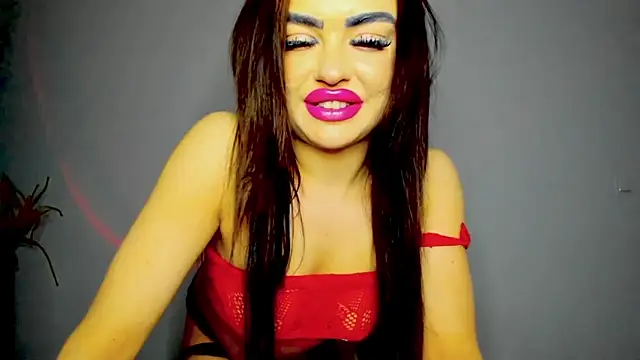 Snapshot of aishahottie chatting on 03/08/25, 02:45 aishahottie online show from 03/08/25, 02:45