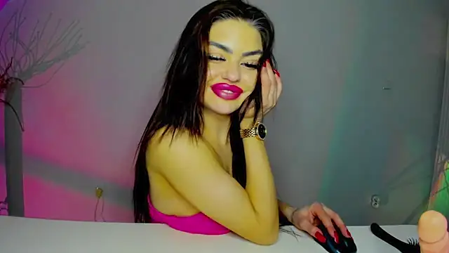 Snapshot of aishahottie chatting on 03/11/25, 08:42 aishahottie online show from 03/11/25, 08:42