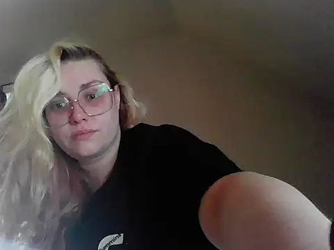 Snapshot of Lalalynn chatting on 05/01/26, 07:40 Lalalynn online show from 05/01/26, 07:40