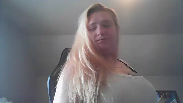 Snapshot of Lalalynn chatting on 05/24/26, 06:35 Lalalynn online show from 05/24/26, 06:35