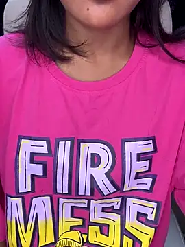 LeisyXO online show from 12/05/24, 08:00