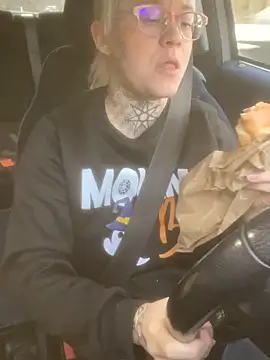 poussichienne online show from 11/27/25, 11:01