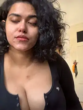 Snapshot of Curvydesifromgermany chatting on 03/05/25, 12:11 Curvydesifromgermany online show from 03/05/25, 12:11