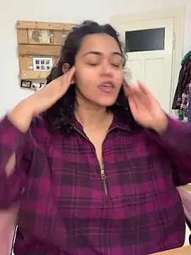 Snapshot of Curvydesifromgermany chatting on 11/07/25, 01:00 Curvydesifromgermany online show from 11/07/25, 01:00