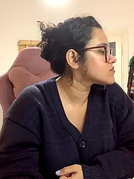 Snapshot of Curvydesifromgermany chatting on 11/19/25, 03:23 Curvydesifromgermany online show from 11/19/25, 03:23