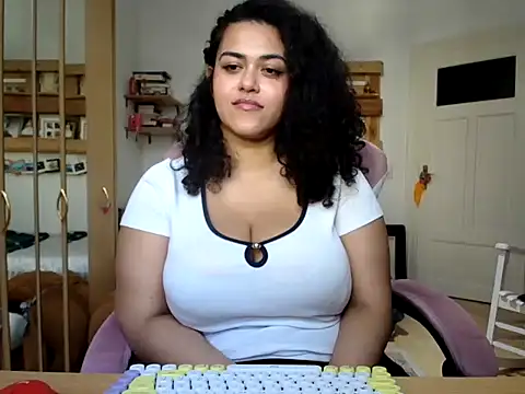 Curvydesifromgermany online show from 03/03/26, 01:39