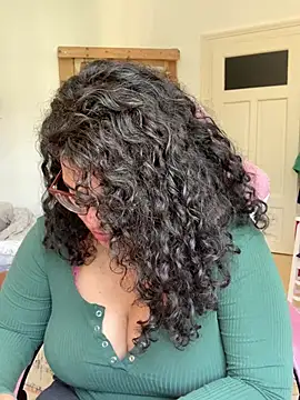 Snapshot of Curvydesifromgermany chatting on 04/02/26, 10:35 Curvydesifromgermany online show from 04/02/26, 10:35