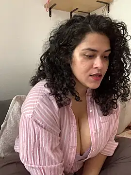 Snapshot of Curvydesifromgermany chatting on 04/16/26, 10:16 Curvydesifromgermany online show from 04/16/26, 10:16