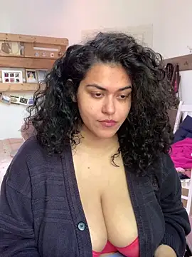 Snapshot of Curvydesifromgermany chatting on 04/27/26, 02:37 Curvydesifromgermany online show from 04/27/26, 02:37