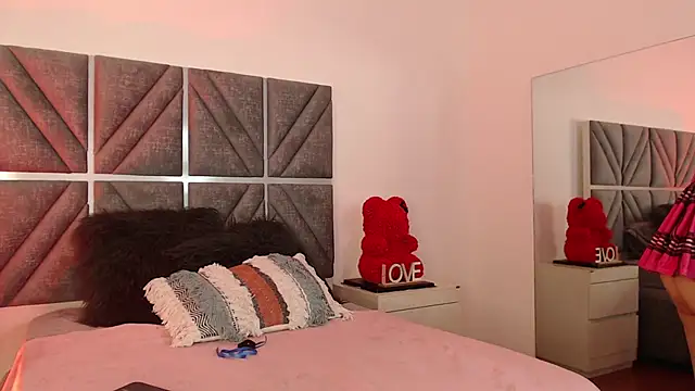 Laura Dicardy online show from 10/25/25, 07:41