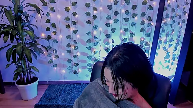 Snapshot of mariiana-diaz chatting on 02/04/25, 06:49 mariiana-diaz online show from 02/04/25, 06:49