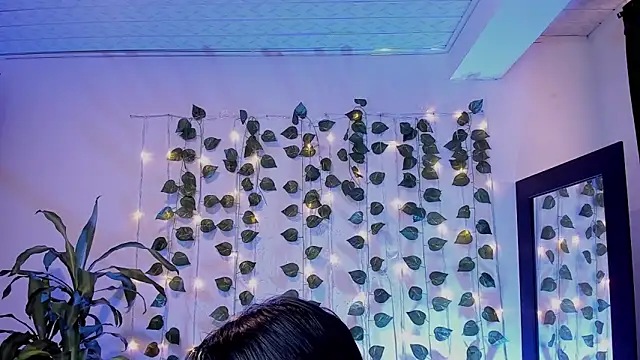 Snapshot of mariiana-diaz chatting on 02/10/25, 04:14 mariiana-diaz online show from 02/10/25, 04:14