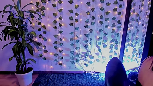 Snapshot of mariiana-diaz chatting on 02/12/25, 03:49 mariiana-diaz online show from 02/12/25, 03:49