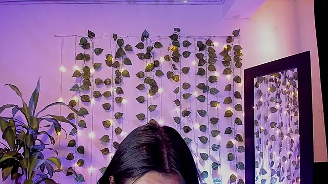 Snapshot of mariiana-diaz chatting on 02/18/25, 04:37 mariiana-diaz online show from 02/18/25, 04:37