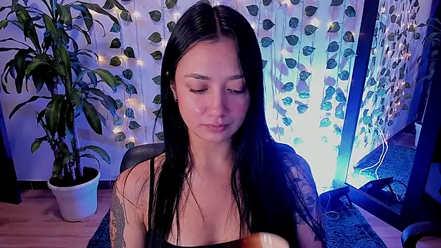 Snapshot of mariiana-diaz chatting on 03/10/25, 01:10 mariiana-diaz online show from 03/10/25, 01:10