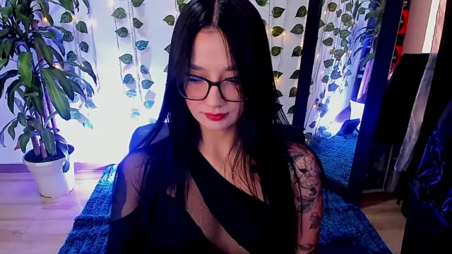 Snapshot of mariiana-diaz chatting on 11/21/25, 02:27 mariiana-diaz online show from 11/21/25, 02:27