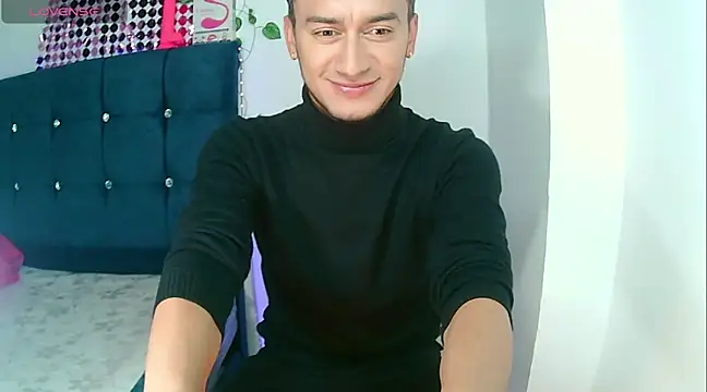 Snapshot of Kevin_Torres chatting on 12/12/24, 02:37 Kevin Torres online show from 12/12/24, 02:37