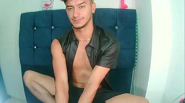 Snapshot of Kevin_Torres chatting on 01/11/25, 06:23 Kevin Torres online show from 01/11/25, 06:23