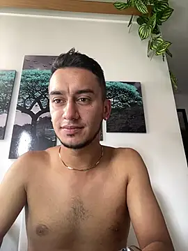 Snapshot of Kevin_Torres chatting on 02/21/25, 04:37 Kevin Torres online show from 02/21/25, 04:37