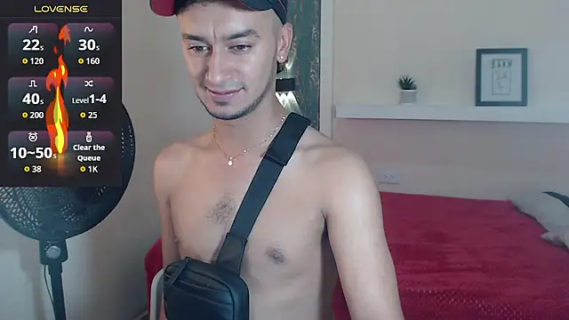 Snapshot of Kevin_Torres chatting on 09/23/25, 01:08 Kevin Torres online show from 09/23/25, 01:08