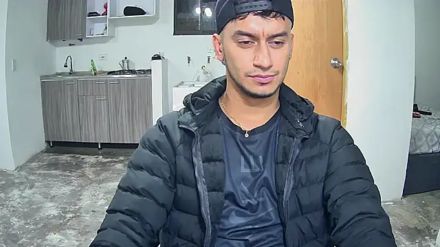 Snapshot of Kevin_Torres chatting on 10/21/25, 02:12 Kevin Torres online show from 10/21/25, 02:12