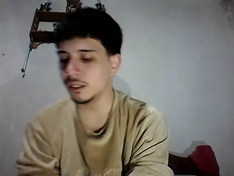 Snapshot of Elvergonn2105 chatting on 09/26/25, 04:38 Elvergonn2105 online show from 09/26/25, 04:38