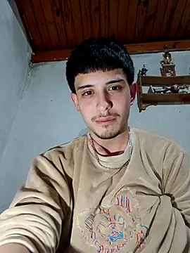 Snapshot of Elvergonn2105 chatting on 10/14/25, 04:46 Elvergonn2105 online show from 10/14/25, 04:46