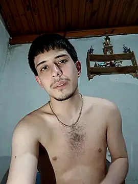 Snapshot of Elvergonn2105 chatting on 10/20/25, 04:24 Elvergonn2105 online show from 10/20/25, 04:24