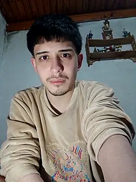 Snapshot of Elvergonn2105 chatting on 10/31/25, 04:35 Elvergonn2105 online show from 10/31/25, 04:35