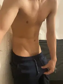 Snapshot of Mrtzz_ chatting on 02/18/25, 07:10 Mrtzz online show from 02/18/25, 07:10