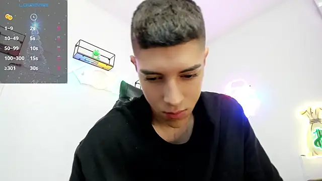 Snapshot of Dei_v_48 chatting on 12/07/24, 08:27 Dei v 48 online show from 12/07/24, 08:27