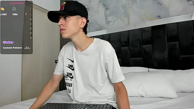 Snapshot of Dei_v_48 chatting on 12/11/24, 07:25 Dei v 48 online show from 12/11/24, 07:25