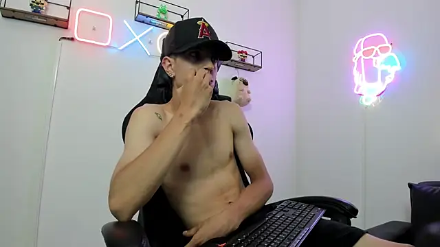 Snapshot of Dei_v_48 chatting on 12/14/24, 10:50 Dei v 48 online show from 12/14/24, 10:50