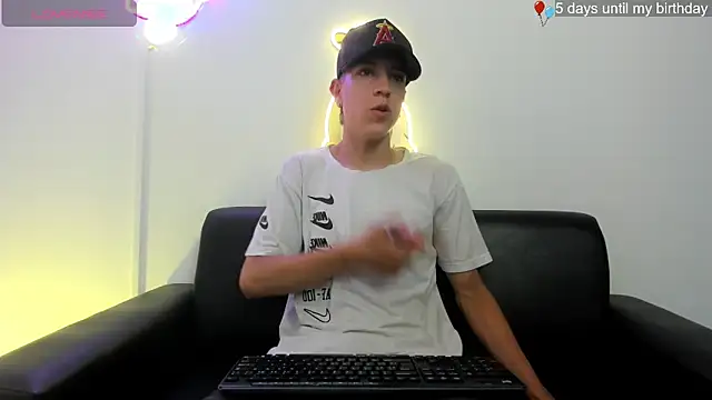 Snapshot of Dei_v_48 chatting on 01/14/25, 08:15 Dei v 48 online show from 01/14/25, 08:15