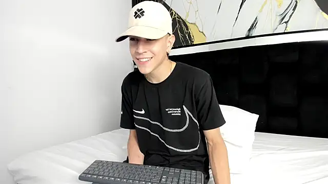 Snapshot of Dei_v_48 chatting on 01/27/25, 09:55 Dei v 48 online show from 01/27/25, 09:55