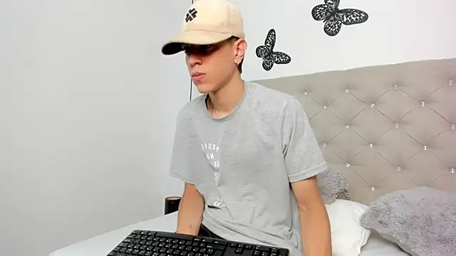 Snapshot of Dei_v_48 chatting on 02/06/25, 07:51 Dei v 48 online show from 02/06/25, 07:51