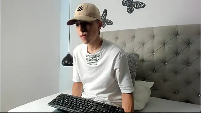 Snapshot of Dei_v_48 chatting on 02/10/25, 07:28 Dei v 48 online show from 02/10/25, 07:28