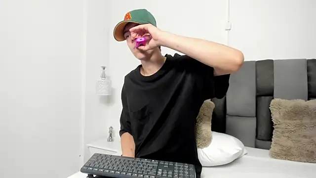 Snapshot of Dei_v_48 chatting on 02/13/25, 07:52 Dei v 48 online show from 02/13/25, 07:52